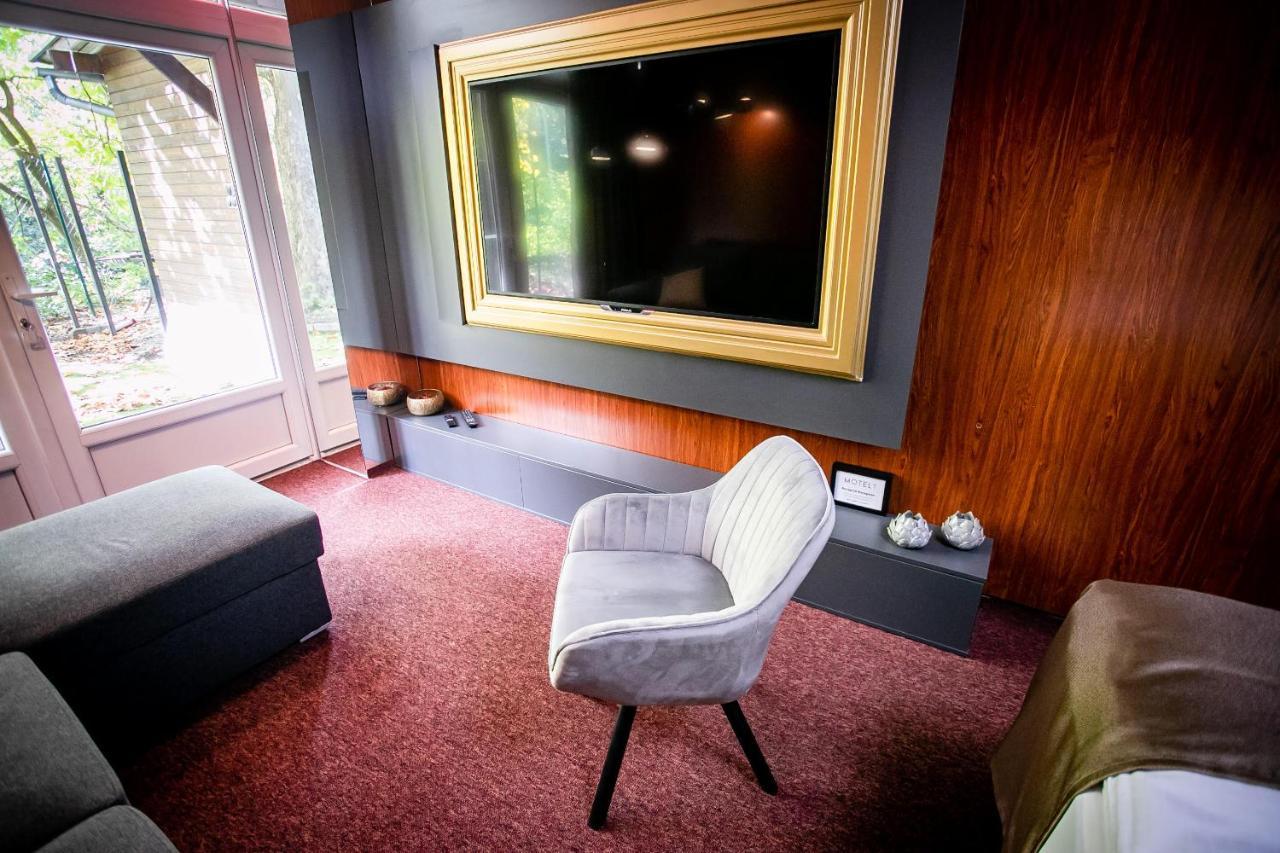 Motel1- A Megfizetheto Luxus! ดูเนาวิวาโรส ภายนอก รูปภาพ