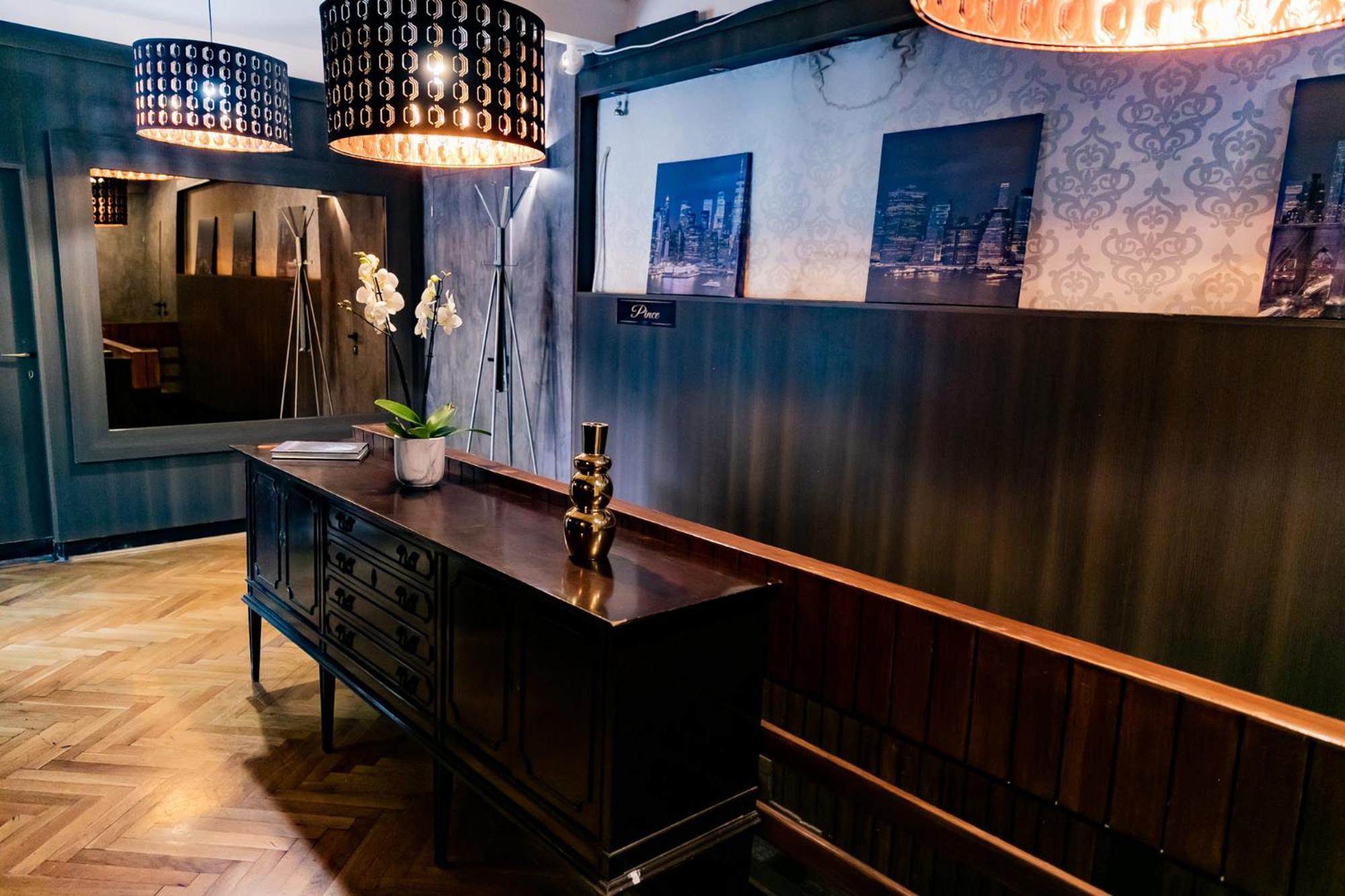 Motel1- A Megfizetheto Luxus! ดูเนาวิวาโรส ภายนอก รูปภาพ