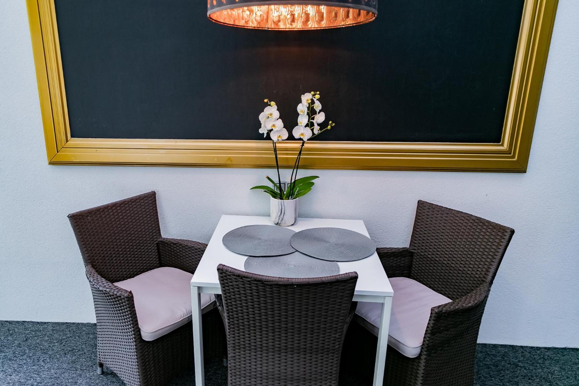 Motel1- A Megfizetheto Luxus! ดูเนาวิวาโรส ภายนอก รูปภาพ