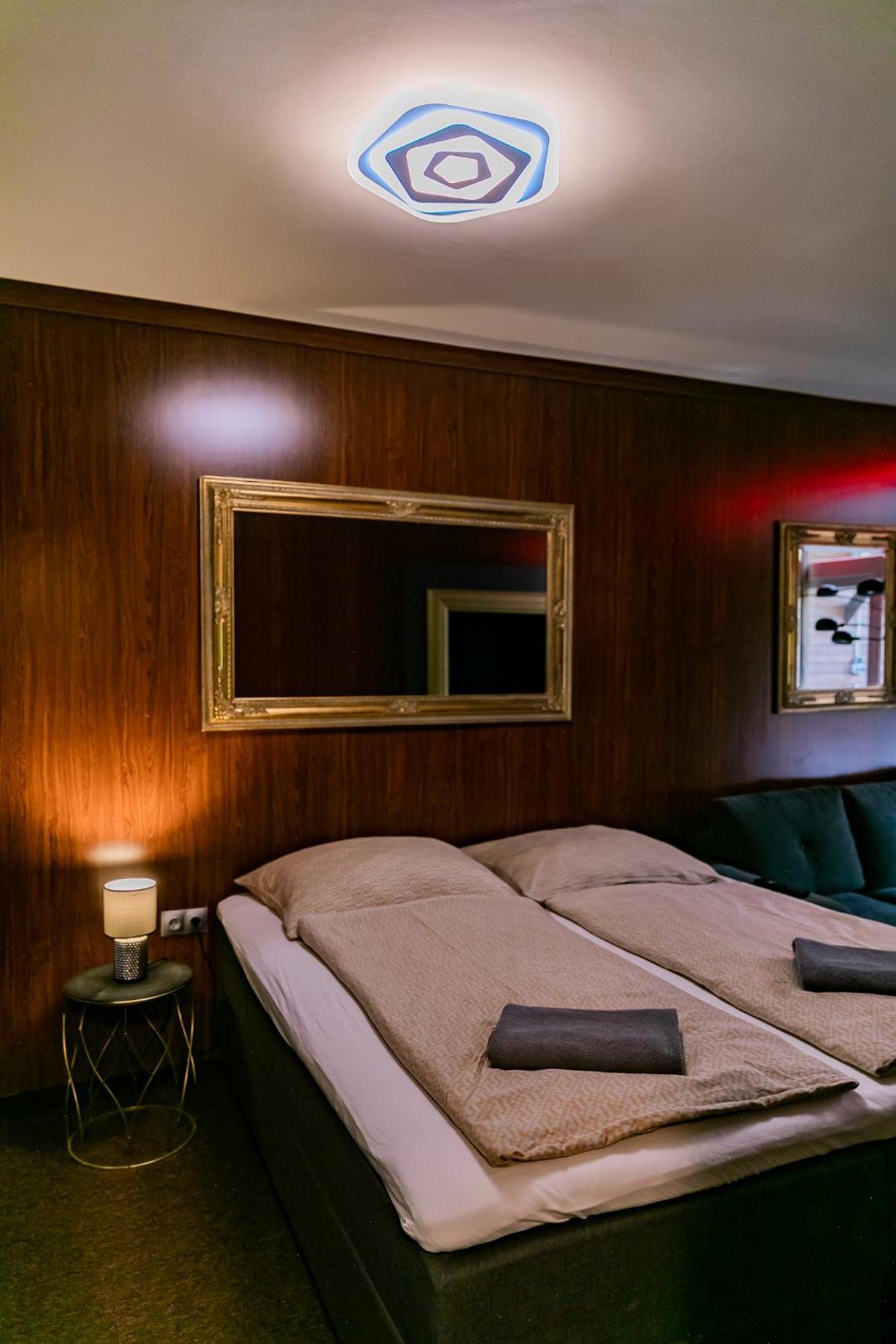 Motel1- A Megfizetheto Luxus! ดูเนาวิวาโรส ภายนอก รูปภาพ