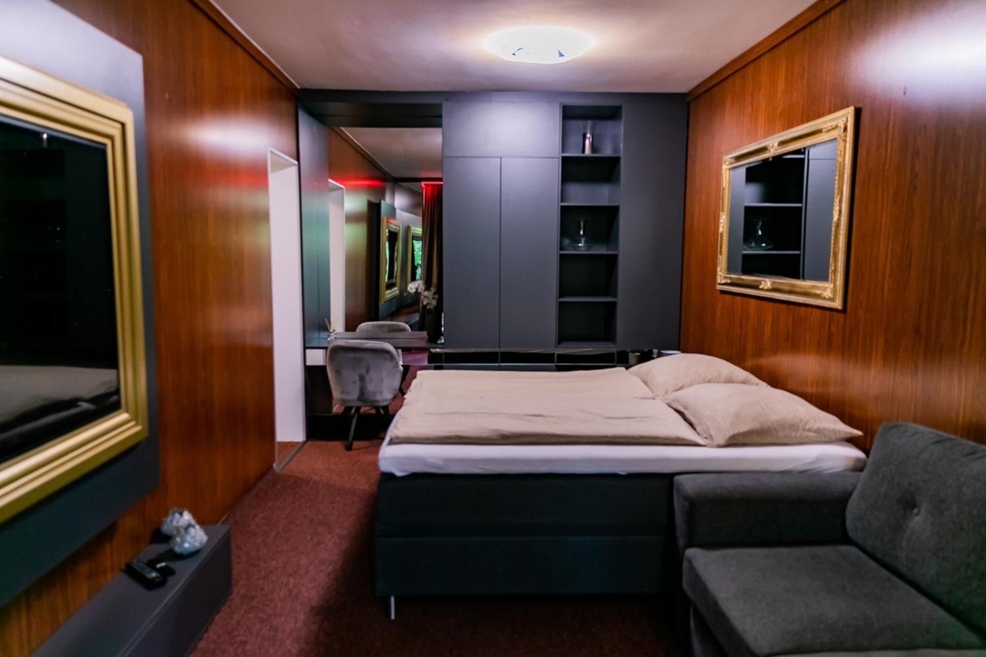 Motel1- A Megfizetheto Luxus! ดูเนาวิวาโรส ภายนอก รูปภาพ